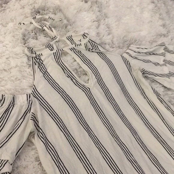 Cold shoulder top - Picture 2 of 2